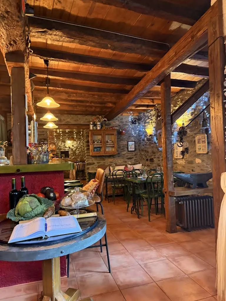 Interior acollidor de La Bodega de la Ferradura